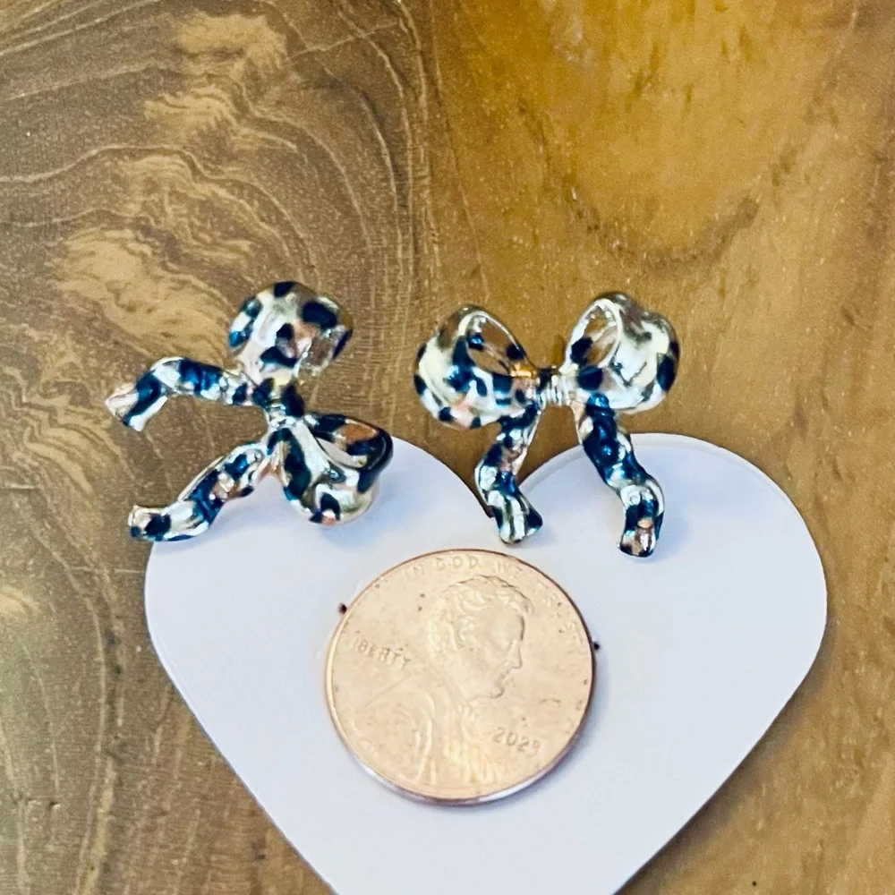 Leopard Print Bow Earrings - Picture 3 of 7
